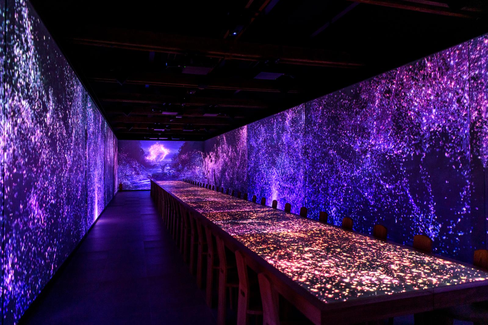 Imerzivna 360° multimedijalna soba